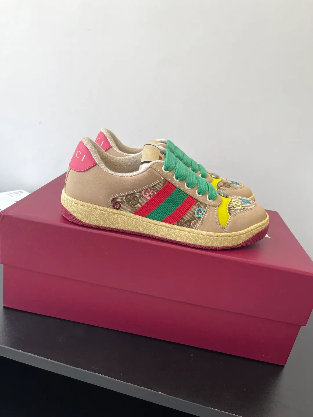 👟👟Ex-factory price 600👟👟 Gucci newly upgraded small dirty shoes for couples GG series old casual small dirty shoes catwalk style original development and purchase level version Metal double G crystal cylindrical logo Gucci original pattern ribbon Exclusive color rubbed cowhide fabric original terry cloth is delicate, soft and more comfortable and breathable Private molded two-color original TPU outsole (lower layer is wider, upper layer is narrower) Code number: 35-44